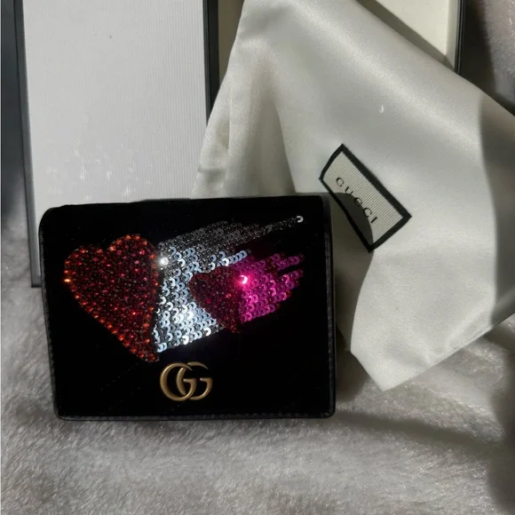 NIB GUCCI LIMITED EDITION MARMONT VELVET WALLET WITH CRYSTAL HARTS - Picture 2 of 9